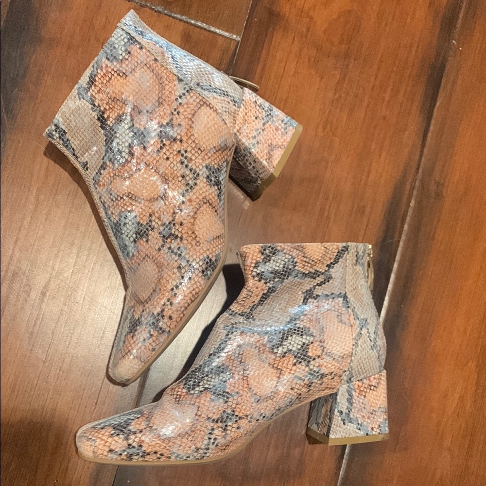Floral Print Ankle Boots with Chunky Heel and Zipper Closure